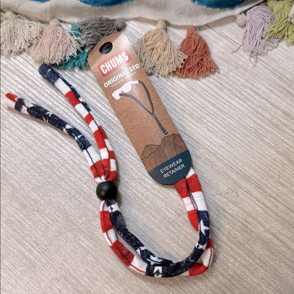 NWT Chums Red White and Blue Eyewear Retainer